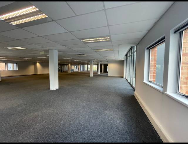 658M² OFFICE TO LET IN BRYANSTON